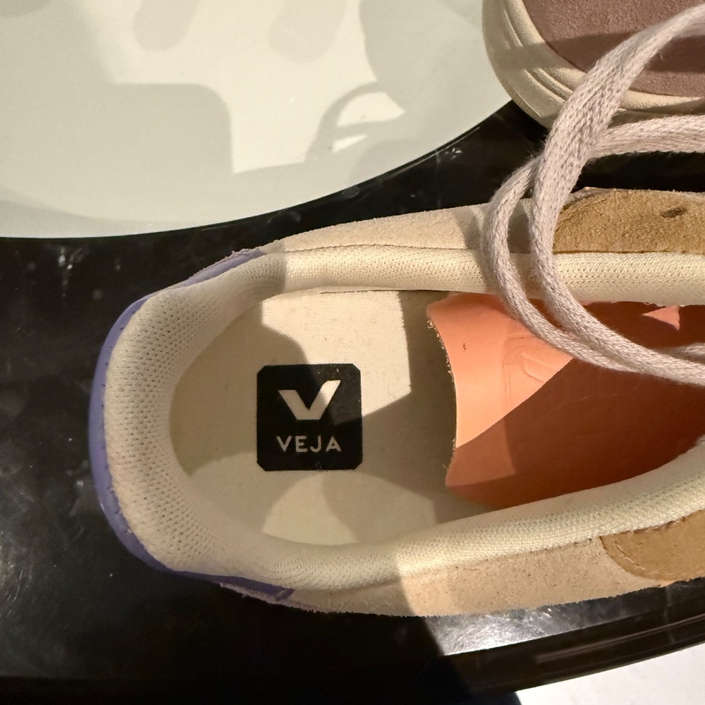 NEW Veja women’s tennis shoes sneakers V90 size 10 or 41 - Picture 3 of 4